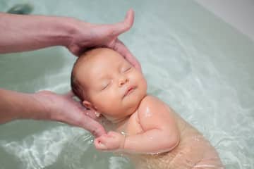 How often to bathe a newborn?