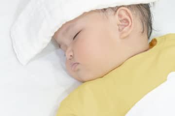 How to reduce fever in child without medicine?