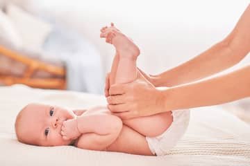 Vojta therapy for babies - exercises for the head, legs and climbing support + video