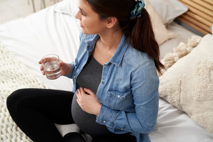 Rest for nausea in pregnancy